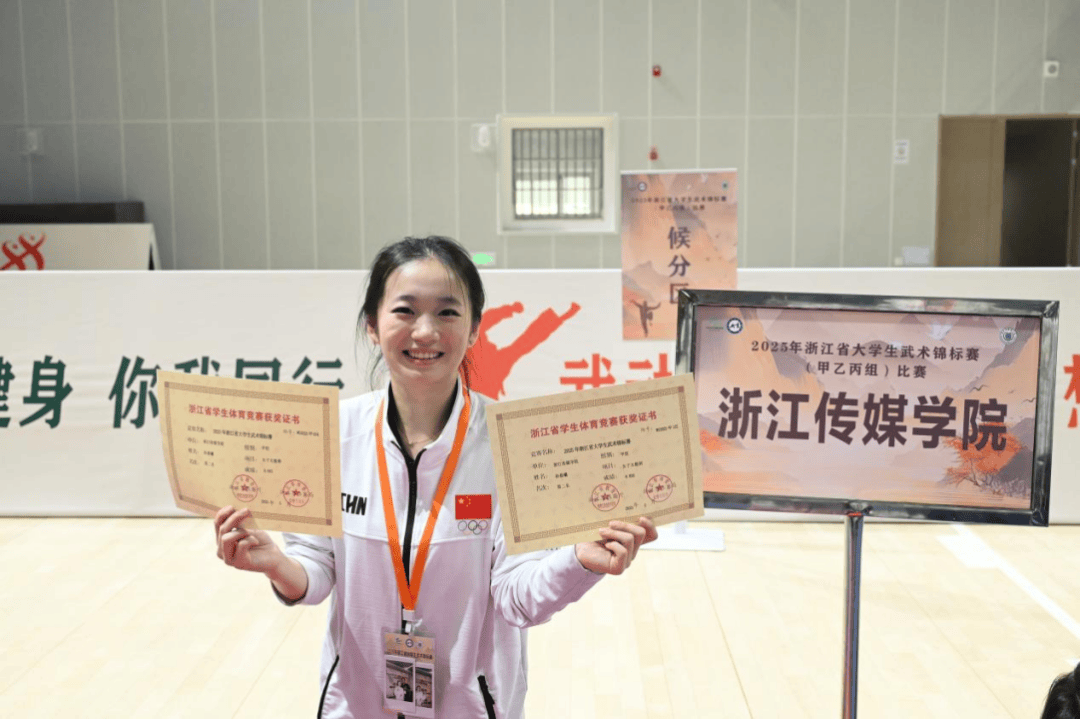 乒乓球比赛选手脚踏实地，实现逆袭