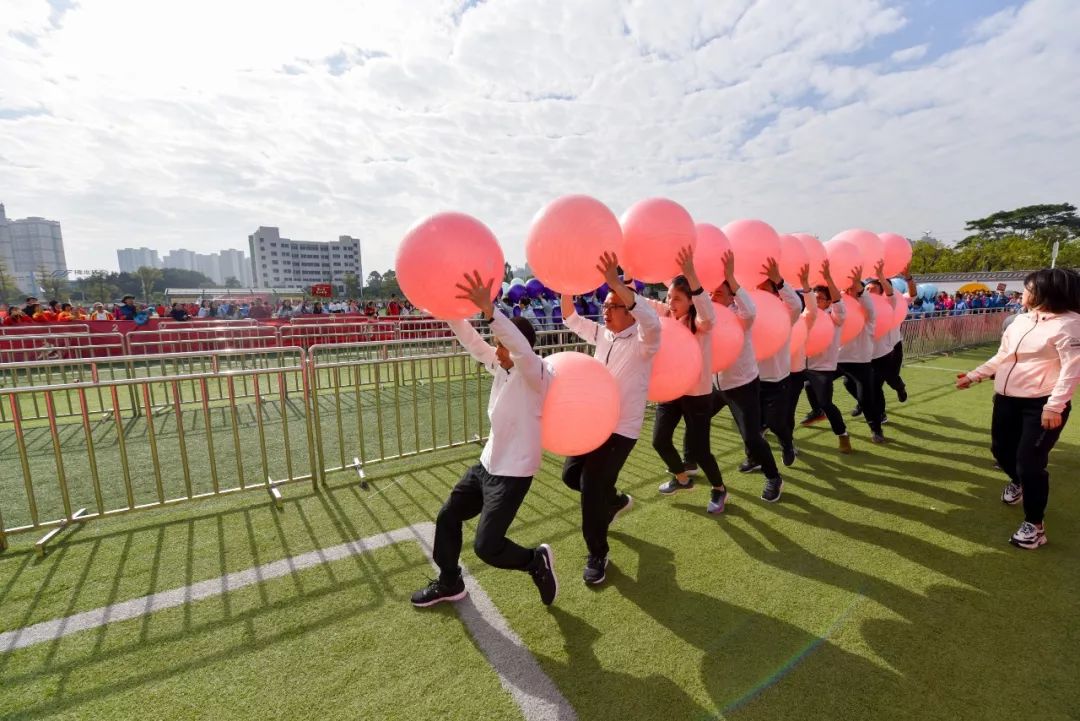 巴西排球队团结拼搏，再战金牌