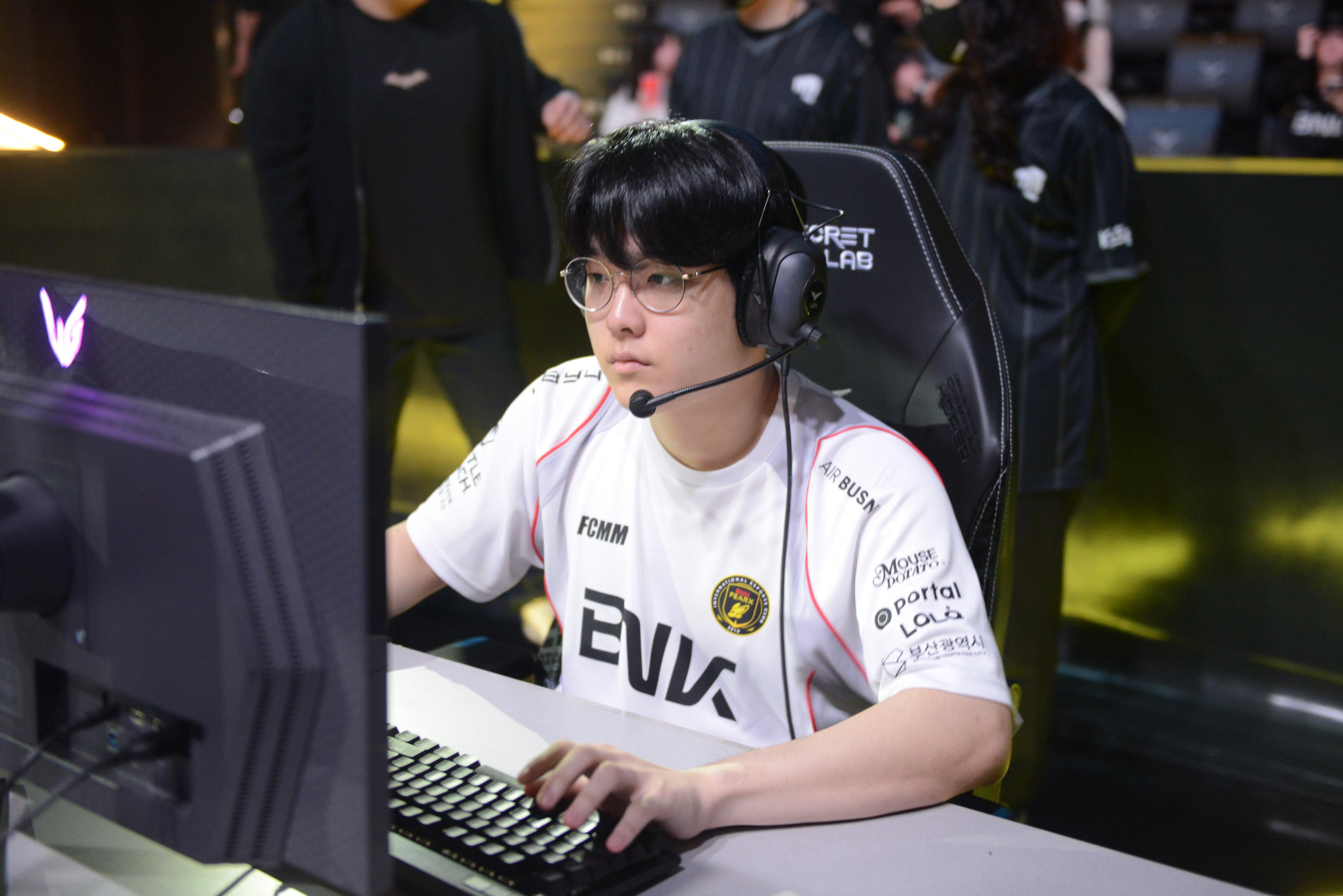 FLY横扫C9，Ruler团战一打五入围赛3:1（成都）