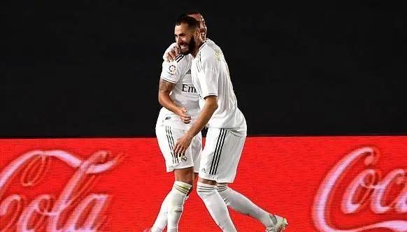 瓦伦西亚外疆快攻发威,客场大胜的简单介绍 瓦伦西亚外疆快攻发威,客场大胜的简单介绍