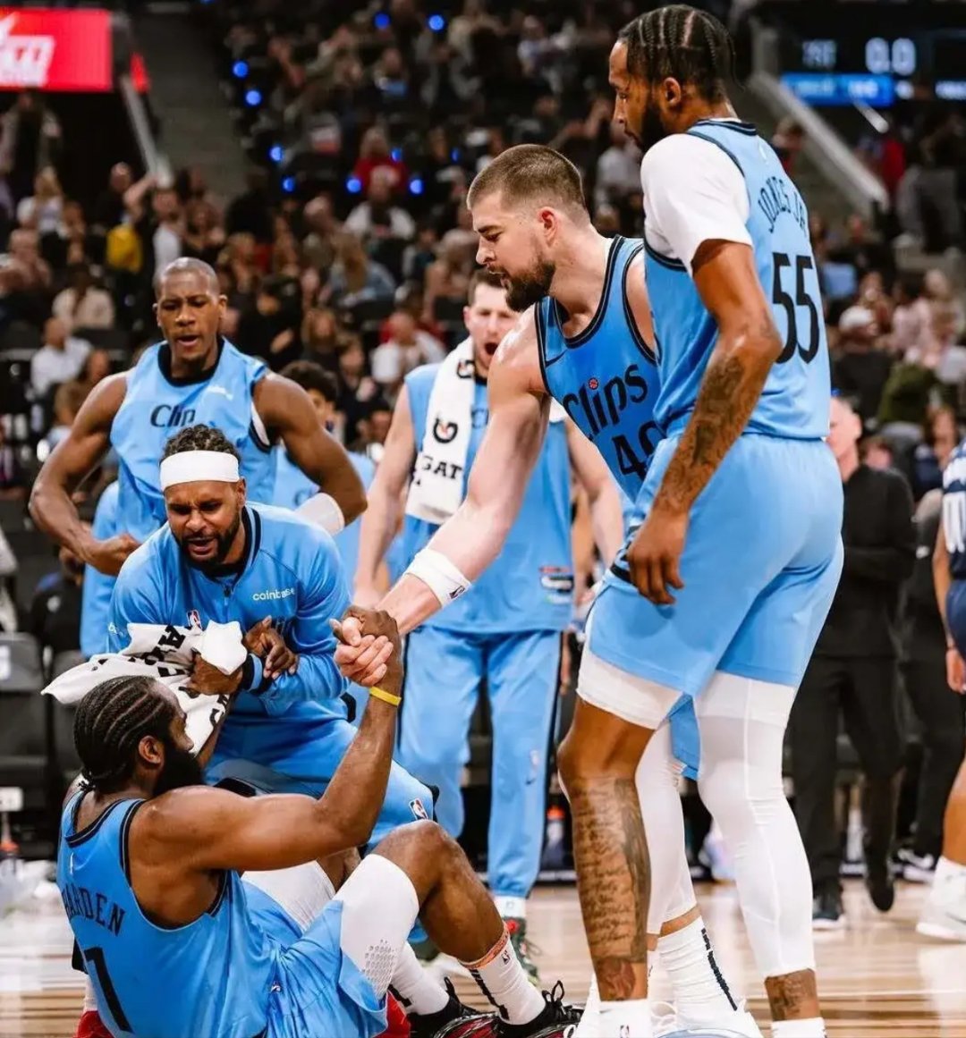 掘金险胜步行者，莫兰特统治全场